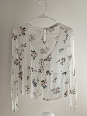 Hollister White Floral Long Sleeve Tie-Front Blouse